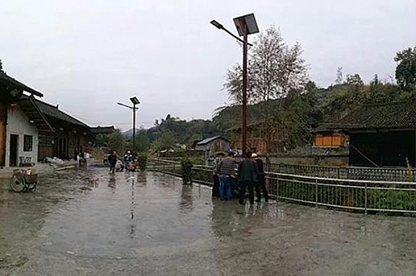 太阳能仿古路灯 仿古太阳能庭院灯 九游会j9太阳能路灯厂家