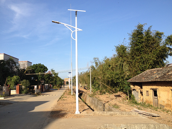 太阳能马路灯 太阳能道路灯 九游会j9太阳能灯饰有限公司